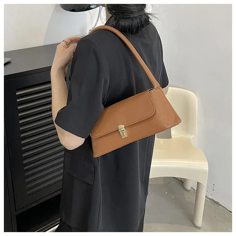Corehide™ Women's Shoulder Bag Handbag Retro Baguette Bag Underarm Bag Fashion New Hand Shoulder Bag